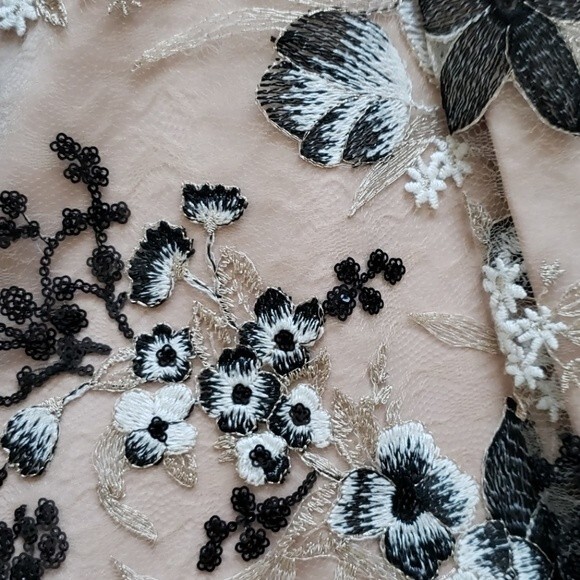 NWT Aidan Mattox Black and White Floral Embroidered Sequin Holiday Dress Size 10 - Picture 2 of 4